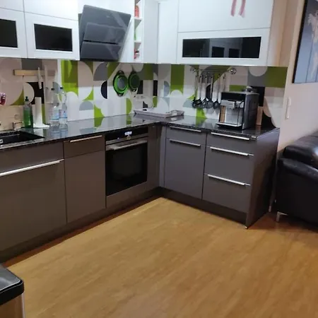 Apartamento Lovely 1-bedroom Unit *